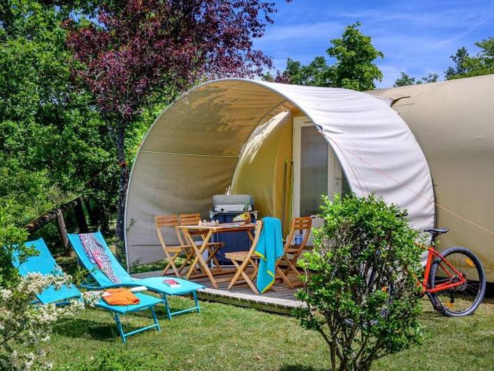 Tente pour 4 personnes, avec sauna et bassin pour enfant, animaux acceptés dans Auvergne-Rhône-Alpes - 2