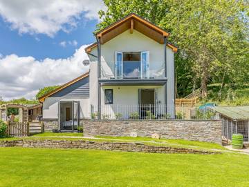 Log Cabin for 4 People in Powys, Mid-Wales, Photo 2
