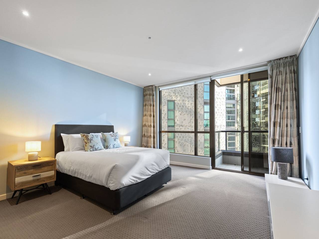 Entire apartment, 2-Bed Inner-City Pad with Gym in Southbank, Melbourne