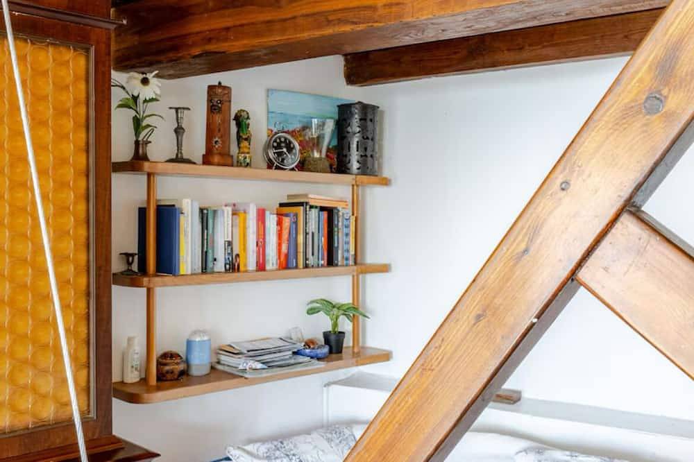 Ganze Wohnung, Chic 1-bedroom apartment with Ac, Wifi in charming Lerici in Lerici, Lerici Gemeinde