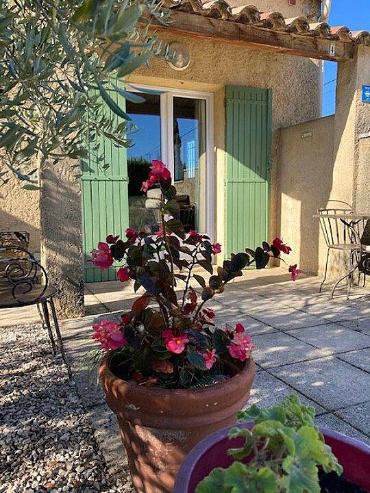 Gîte proche de L'Isle-sur-la-Sorgue, vue Luberon in Taillades, Parc naturel régional du Luberon