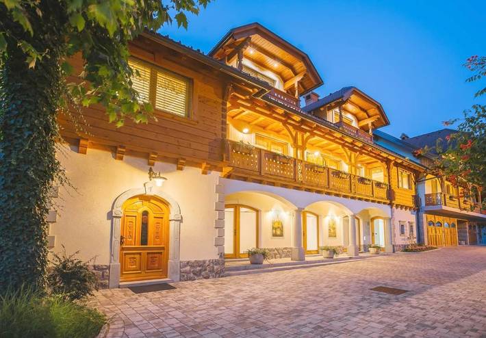 Gîte pour 4 personnes, avec Balcon et Terrasse ainsi que Jardin et Vue à Bled