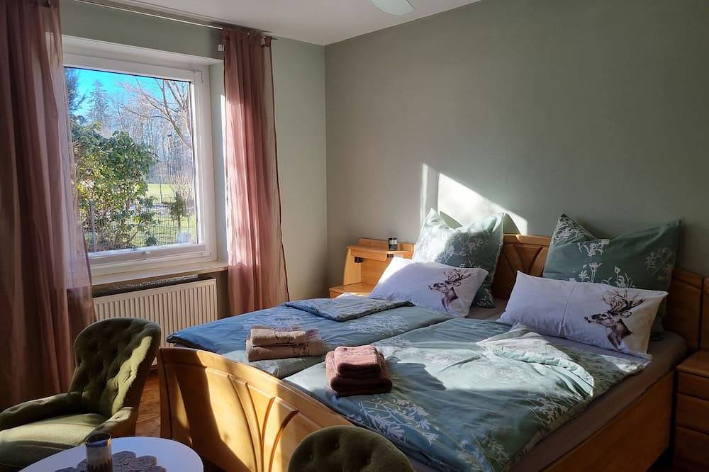 Ganze Wohnung, Ferienwohnung mit Garten und Bergblick in Traunstein, Landkreis Traunstein