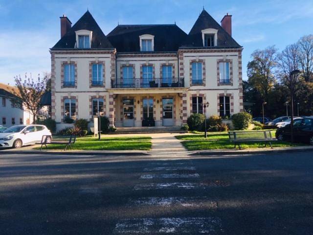Location de vacances pour 2 personnes, avec piscine ainsi que vue et jardin à Le Mée-sur-Seine - 4