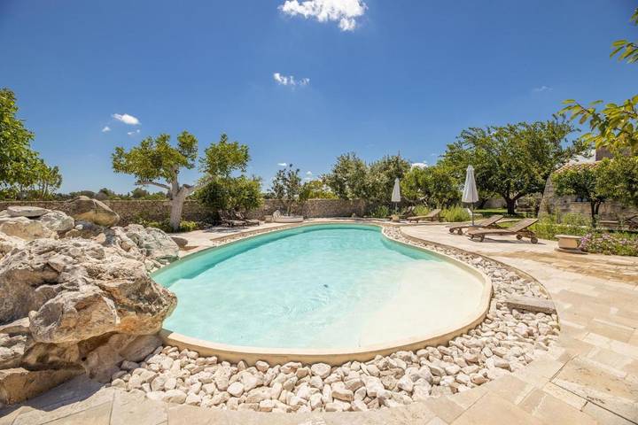 Villa per 15 persone, con idromassaggio e piscina nonché giardino a Martano