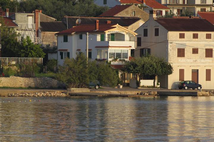 Ganze Wohnung, 1-Zimmer-Ferienwohnung am Strand Preko (Ugljan) -b in Plaža Jaz, Poljana