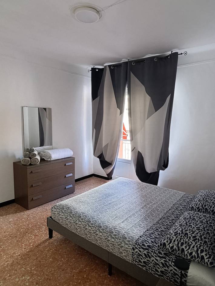 Apartamento inteiro, Apartamento 'Casa Diana 2K' com Varanda, Wi-Fi e Ar Condicionado in Ventimiglia (Cidade), Ventimiglia