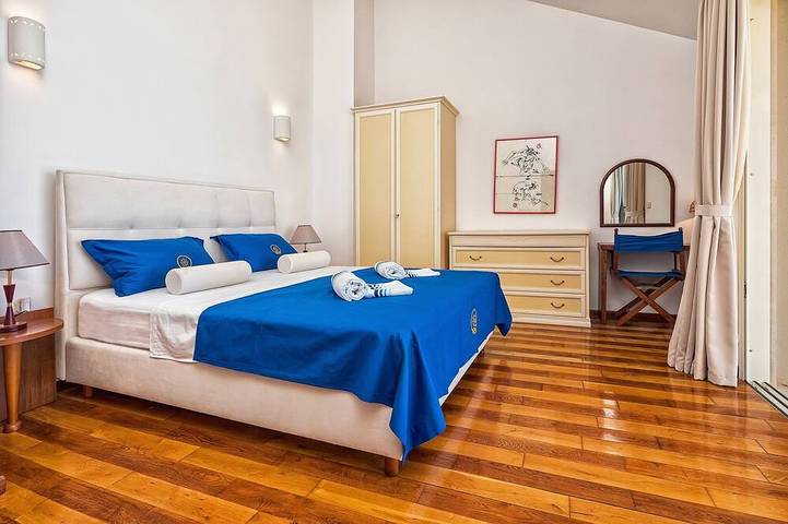 Beachfront twin villa, private heated pools and amazing sea views - Villa Violet in Supetar, Brac