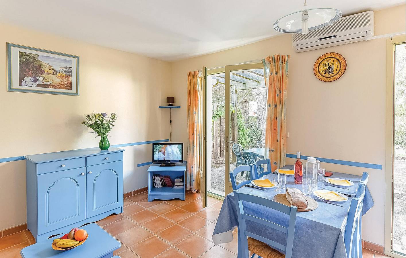 Cozy Apartment with Pool & Parking Near Connaux Centre in Gaujac, Nimes region