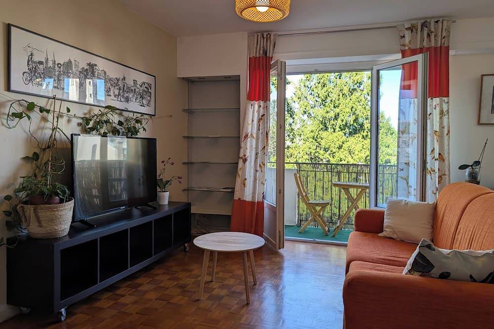Entire apartment, A 5-minute walk from downtown - Bright two-bedroom apartment, 2 bedrooms, large balcony, garage space in Pau, Béarn