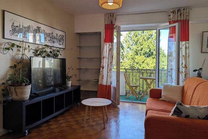 Ganze Wohnung, A 5-minute walk from downtown - Bright 2-bedroom apartment, 2 bedrooms, private garage in Pau, Béarn