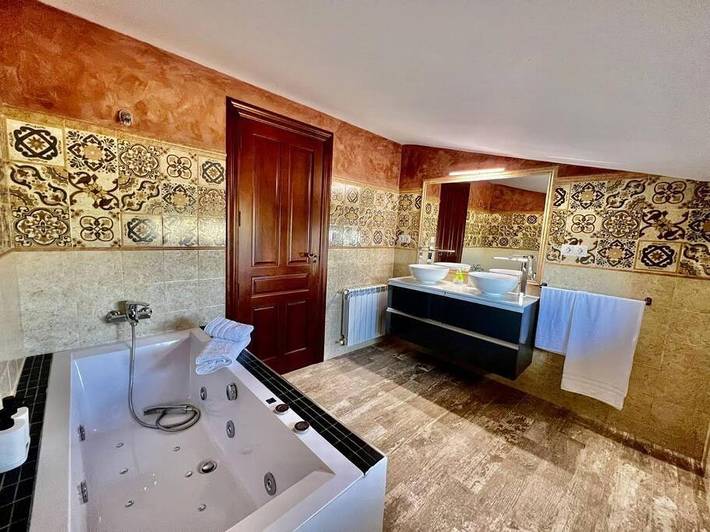 Casa de vacaciones para 12 personas, con piscina además de jacuzzi y jardín, Familias con niños en Sierra Sur Jaen - 2