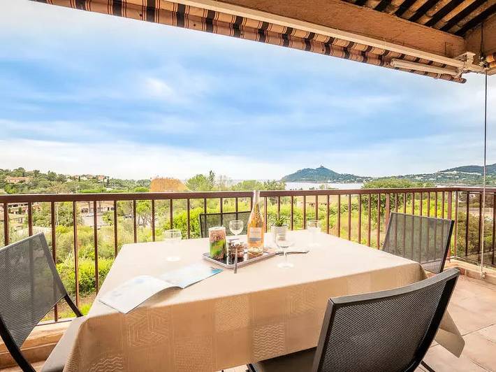 Gîte pour 4 personnes, avec terrasse et piscine dans Agay - 2