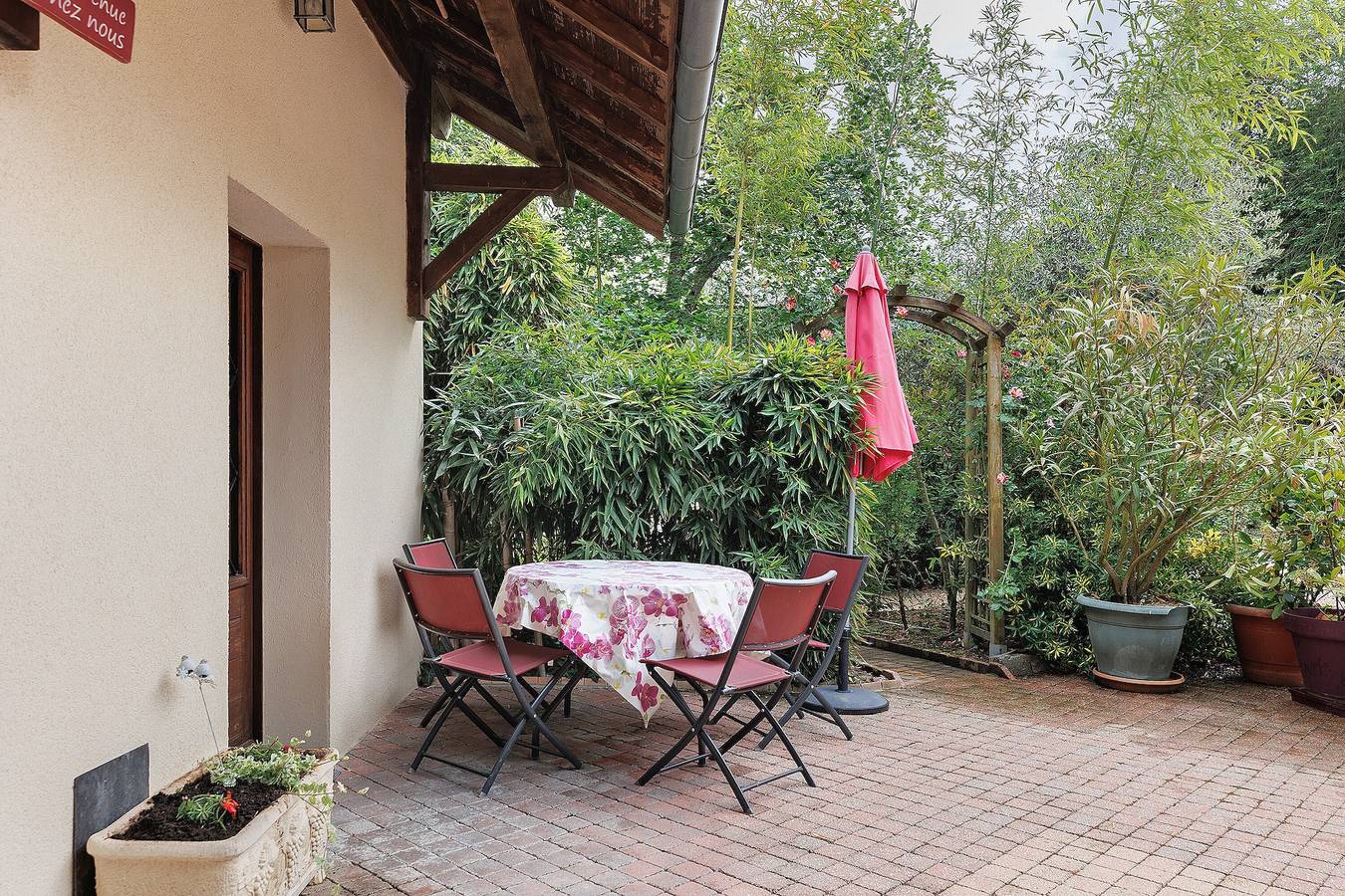 Casa Vacacional 'Gite Des Orchidées' con Terraza Privada, Jardín Compartido y Wi-Fi in Châteauvieux, Región de Romorantin-Lanthenay
