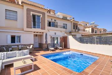 Villa pour 6 Personnes dans Urbanización Ladera del Mar, Nerja, Photo 3