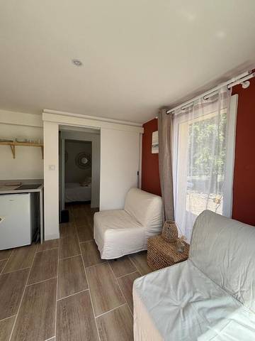 Gîte pour 4 personnes, avec terrasse et piscine, animaux acceptés à Lamonzie-Saint-Martin