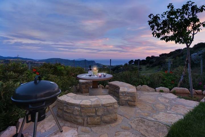 Location de vacances pour 5 personnes, avec vue sur l’océan et balcon ainsi que piscine et jardin dans Triopetra