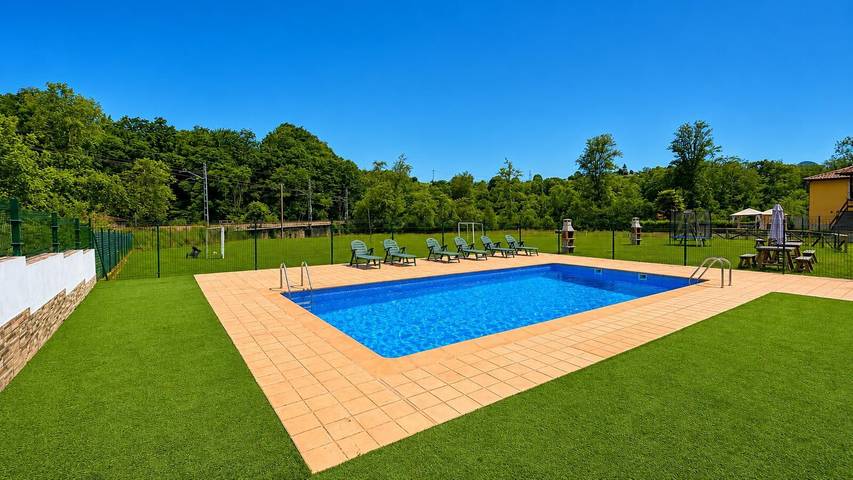 Casa rural para 4 personas, con jardín en Parres