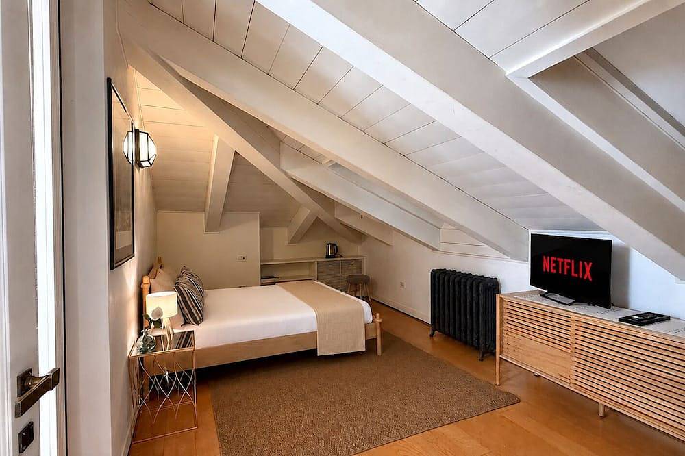 Apartamento entero, Ponte degli Alpini | Luxury Penthouse · Sauna, 2 Hot Tubs & Panoramic Terrace in Bassano del Grappa, Provincia de Vicenza