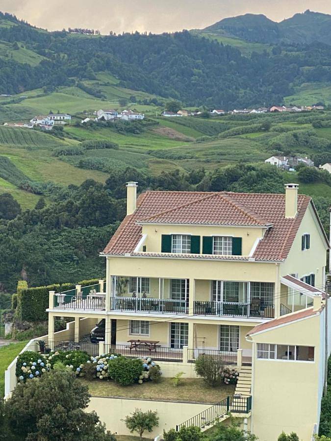 Cottage pour 2 personnes, avec terrasse ainsi que jardin et vue à Povoação