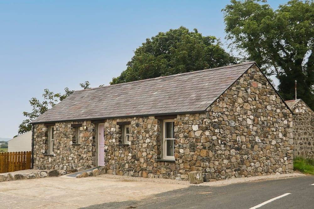 Old Shop Cottage, family friendly, with hot tub in Limavady in Grafschaft Londonderry
