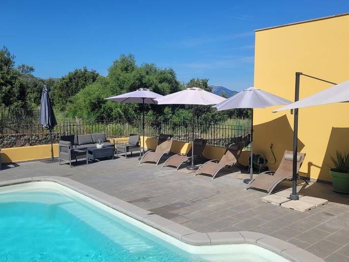Gîte pour 7 personnes, avec Terrasse et Jardin ainsi que Piscine et Vue à Zilia