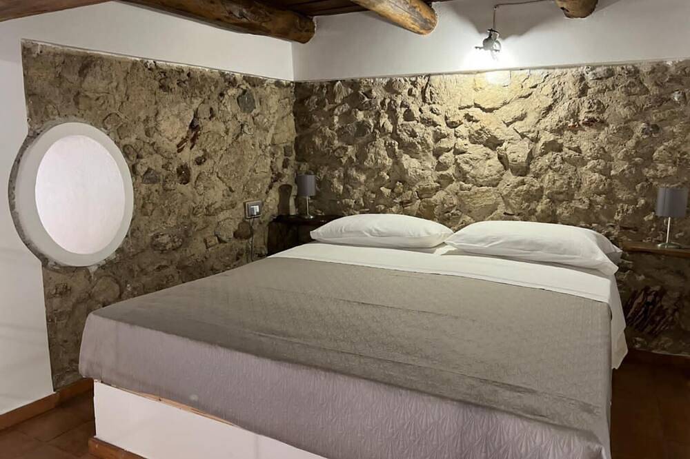 Ganze Wohnung, Apartment mit Blick auf den Yachthafen in Tropea, Vibo Valentia Provinz