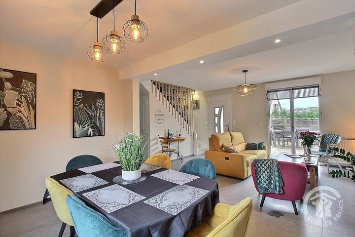 Gîte pour 5 personnes, avec Terrasse ainsi que Jardin et Vue à Dinan