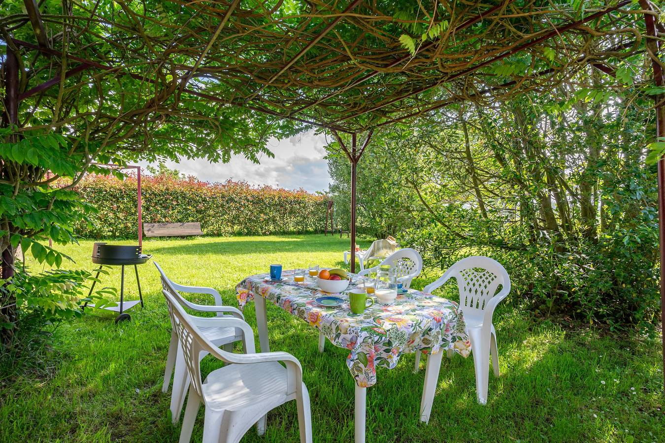 Ferienhaus 'El Prado De La Romia' mit Bergblick, privater Terrasse und eigenem Garten in Argüeru, Villaviciosa