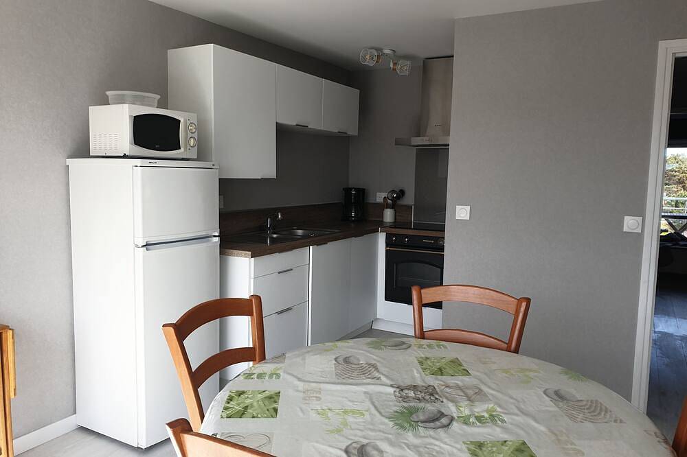 Appartement entier, Appartement 4 personnes 1 chambre à 200 mètres de la plage avec vue sur la mer in Sainte Cécile Plage, Camiers
