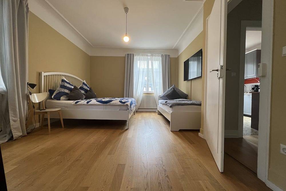Ganze Wohnung, 3 Zimmer-Jugendstilwohnung in Schlossnähe in Ludwigsburg, Landkreis Ludwigsburg