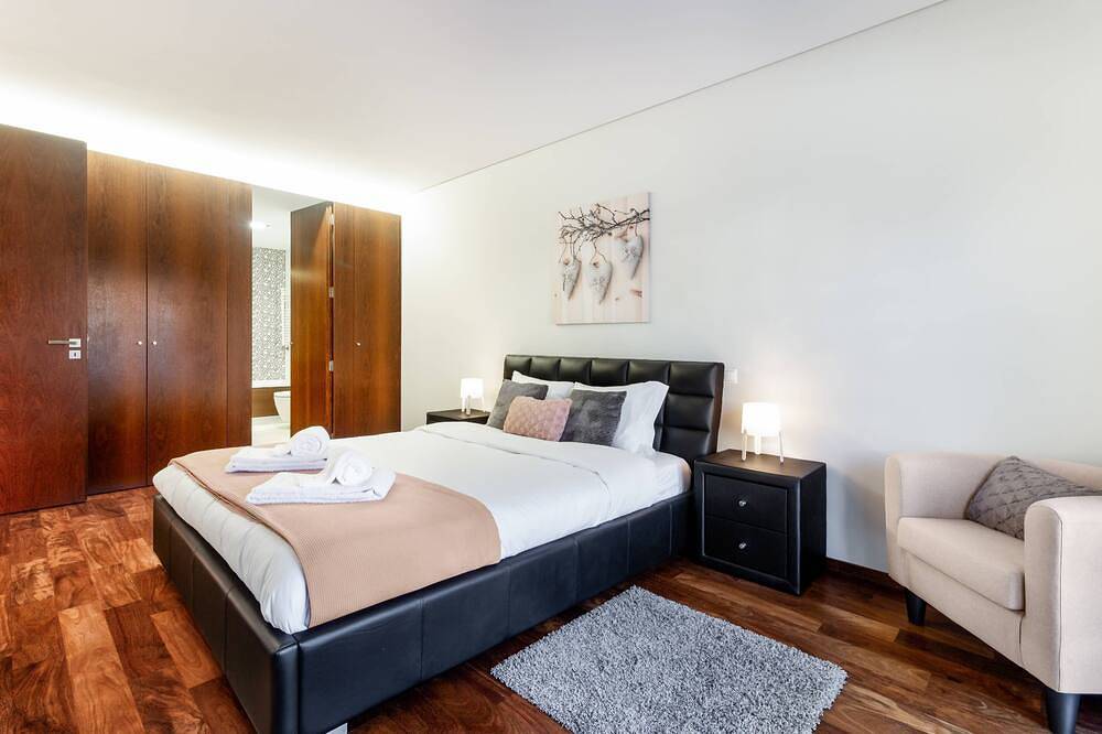 Entire apartment, Pink Apartment - Spacious Apartment with Pool in Viana do Castelo, Viana do Castelo District