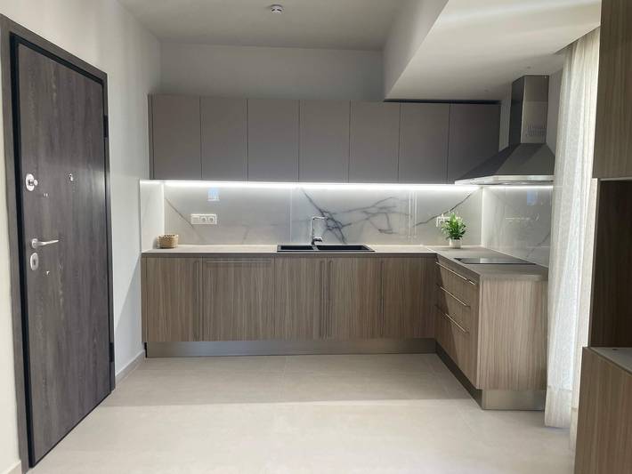 Geheel appartement, New Modern 2 Bd Flat Just Steps to Rethymno Beach in Rethymno (City), Rethymno en omgeving