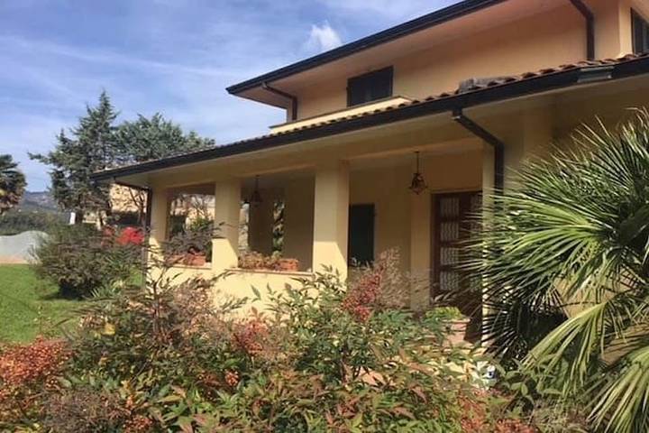 Feriehus for 8 personer, med balkong og badebasseng, barnevennlig i Versilia