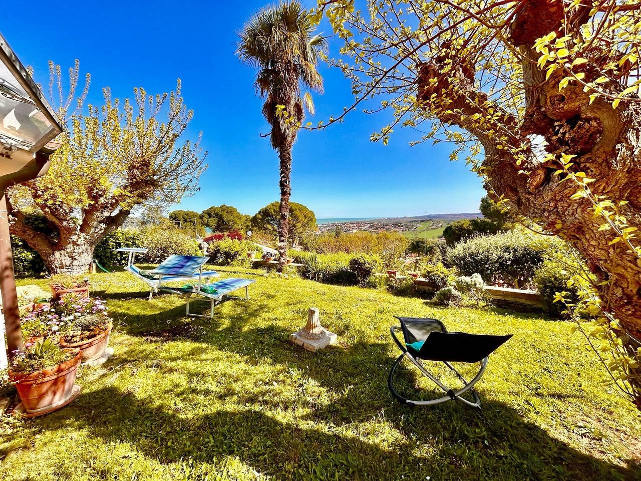 Villa Margherita, con giardino, vista mare e wifi in Numana, Riviera del Conero