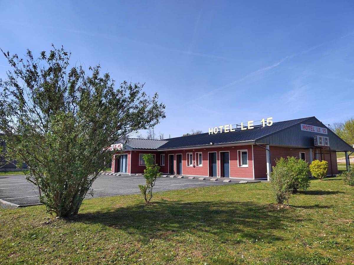 Hôtel Le 15 Périgueux - proximité A 89 in Coulounieix-Chamiers, Périgord Blanc
