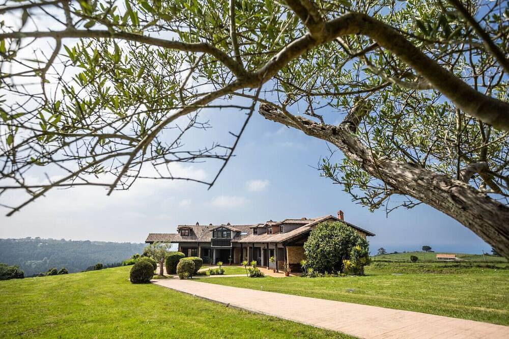 Perfect getaway on the coast with your couple in Aller, Cordillera Cantábrica