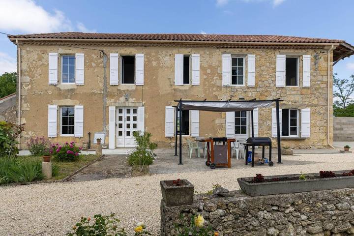 Location de vacances pour 8 personnes, avec jardin à Saint-Orens-Pouy-Petit