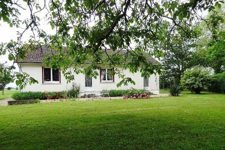 Gîte pour 6 personnes, avec jardin à Bengy-sur-Craon