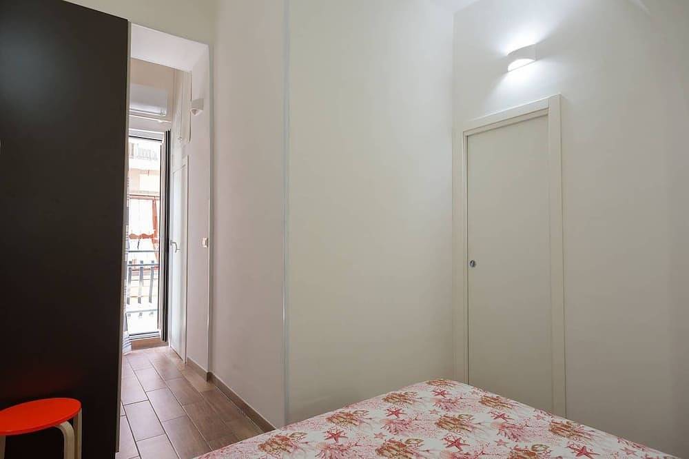 Entire apartment, From Central Station free wifi in Naples, Naples Province