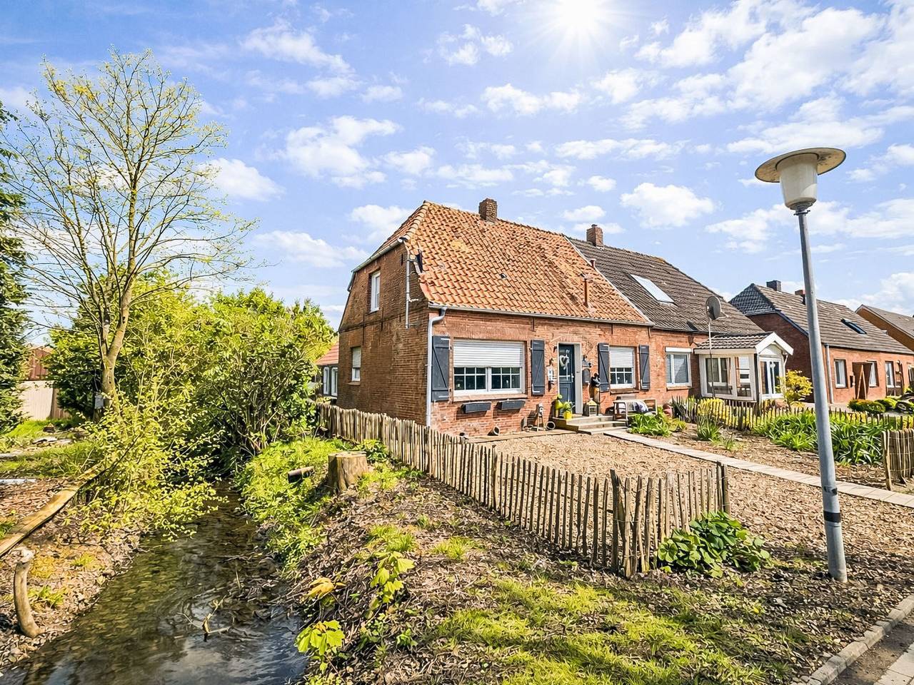 Huus an`t Dörpsdiek in Hamswehrum, Krummhörn