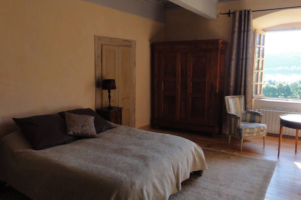 Bienvenue à la Maison Forte de Chabanolles - Un lieu singulier et authentique in Retournac, Alto Loira