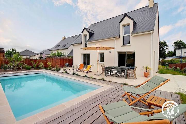 Maison de vacances pour 8 personnes, avec terrasse ainsi que jardin et piscine à Billiers