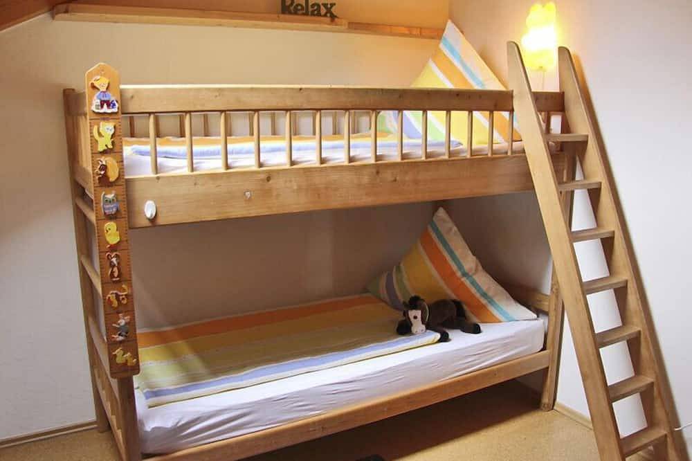 Ganze Wohnung, Ferienwohnung 75 qm, für 4 Personen mit Kachelofen und Balkon in Übersee, Chiemsee