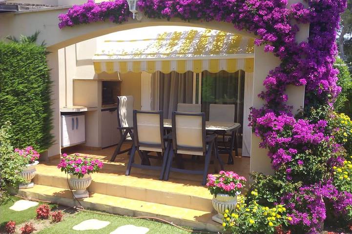 Ferienhaus für 5 Personen, mit Balkon und Pool sowie Garten und Whirlpool