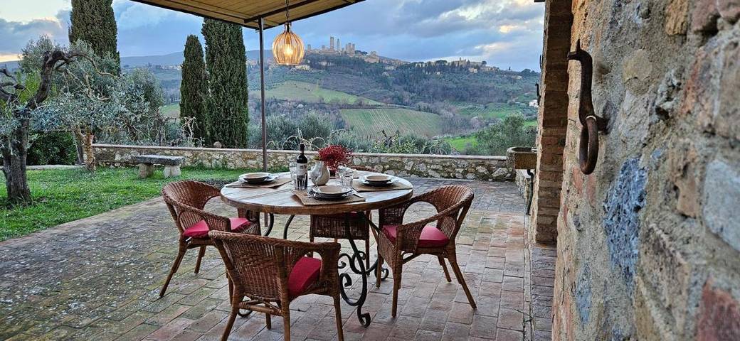 Villa per 4 persone, con giardino e piscina nonché terrazza in San Gimignano