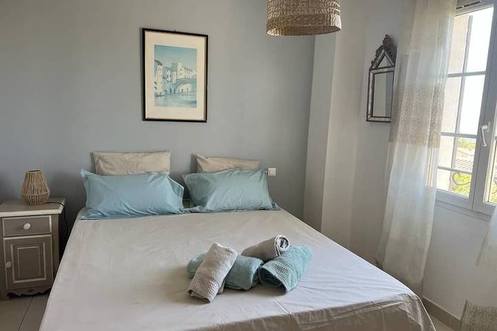 Location de vacances pour 10 personnes, avec jardin et terrasse, animaux acceptés à Saint-Maximin (Nimes) - 4