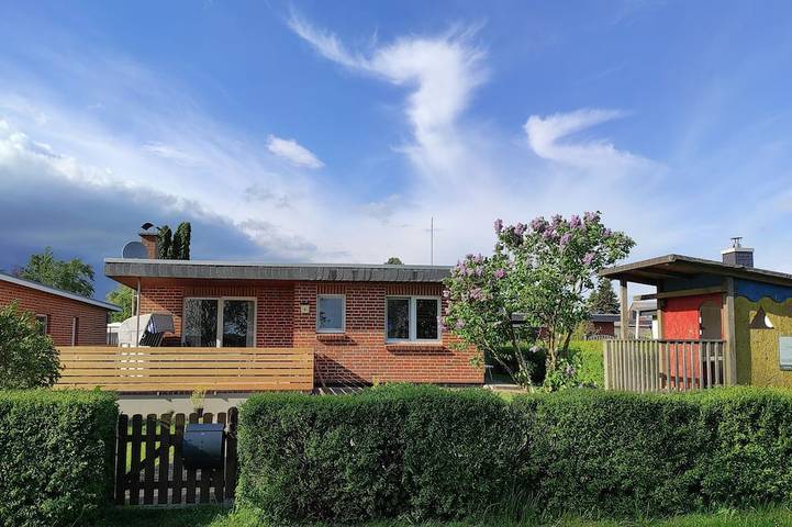 Ferienhaus für 6 Personen, mit Sauna und Terrasse sowie Garten in Carlow