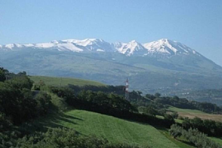 Gîte pour 8 personnes, avec jardin à Rosciano