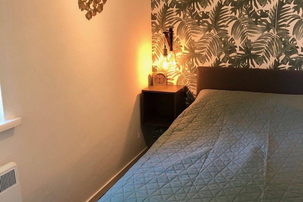 Nice, trendy furnished, vacation bungalow with fenced garden. Pets welcome! in Bruinisse, Niederländische Nordsee